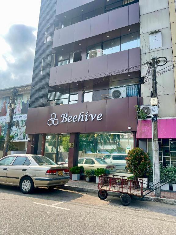 Beehive Colombo Hotell Exteriör bild